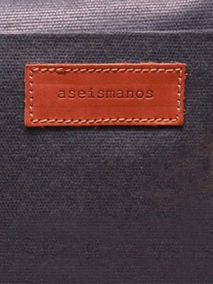 Handgefertigtes Reise-Necessaire - Waxed Canvas - Blau - Marke