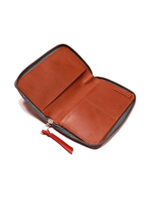 Handgefertigter Travel-Organizer aus Leder mit Reissverschluss, Farbe Carame, offen Reise-Accessoires Online Shop weshop.ch – Sofort lieferbar