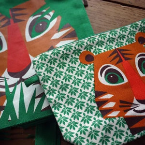 Robuste Kindergarten Znünitasche in Grün mit Tiger Motive - Image 4