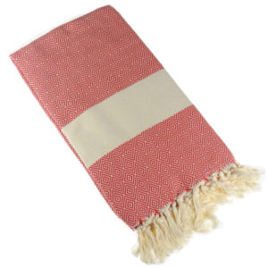 Die XXXL Strand Hamamtuch und Tagesdecke erhältlich in Rot mit Diamanten Muster. Der Schweizer Reisezubehör Online Shop weshop.ch