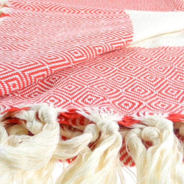 Die XXXL Strand Hamamtuch erhältlich in Rot mit Diamanten Muster. Der Schweizer Reiseartikel Onlineshop weshop.ch