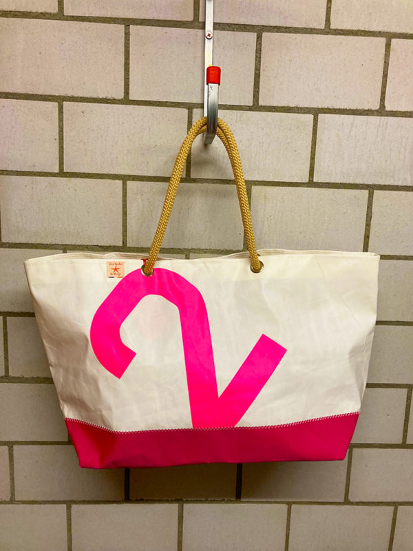 Strandtasche aus Segeltuch, Farbe Rot-Weiss, Nummer 9, Frontansicht, im Schweizer Reisezubehör Online-Shop weshop.ch